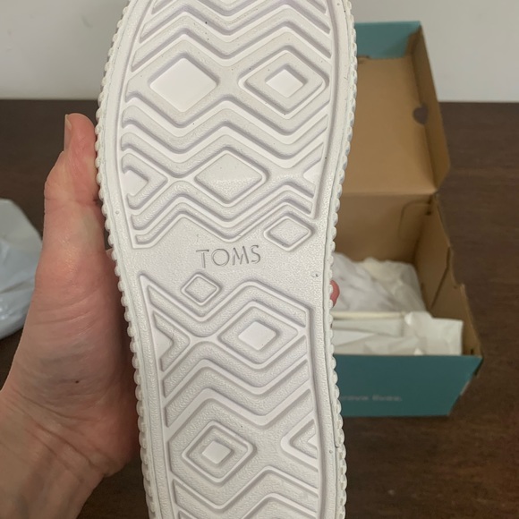 New Toms - Picture 5 of 6